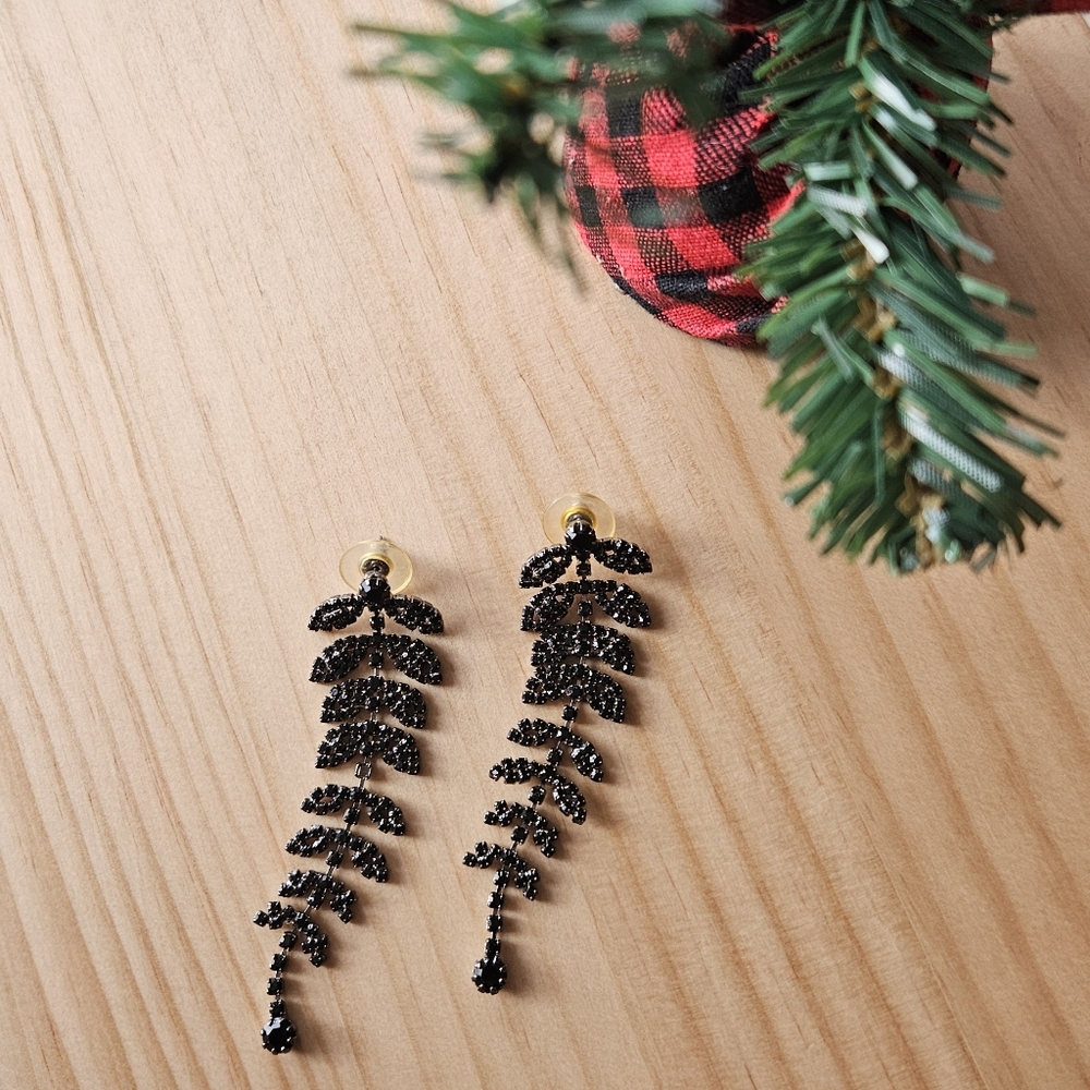 Black Dangling Sparkly Long Earings Jewels 3.25" Long